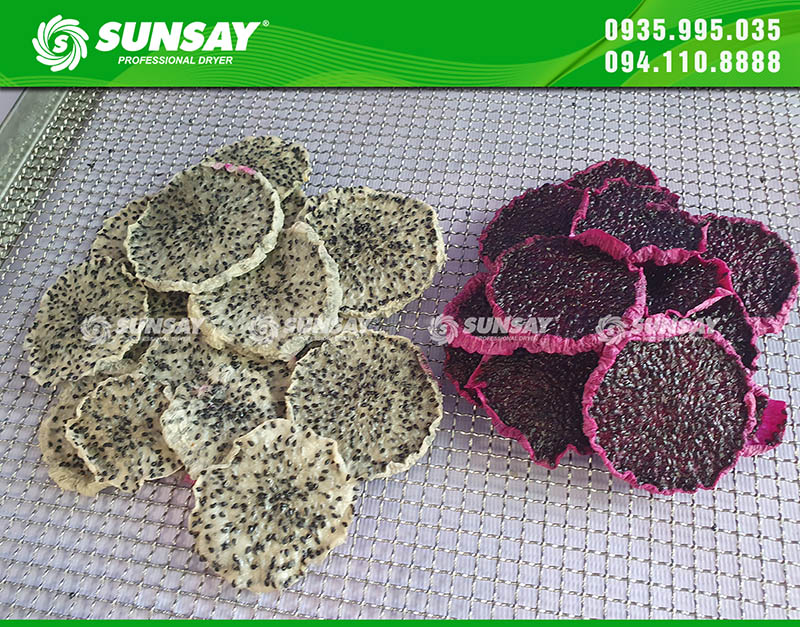 Thanh long sấy dẻo thơm ngon, được đóng gói và bán với giá thành cao hơn so với tươi